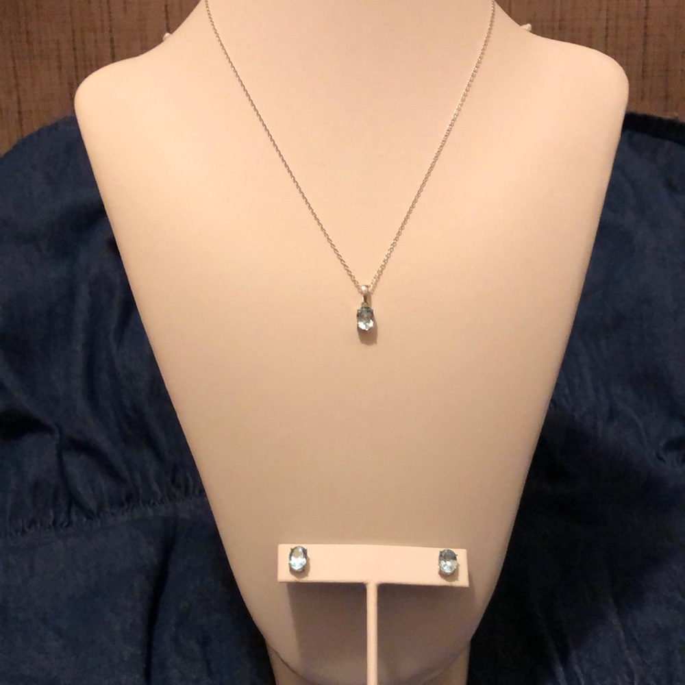 NIB BLUE TOPAZ NECKLACE & EARRINGS SET